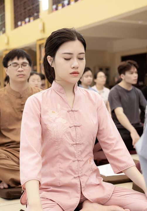 Nữ streamer từng được fan "donate" 100 triệu đồng khiến dân mạng phát "tiền đình" vì diện mạo trái ngược khó nhận - Ảnh 3.