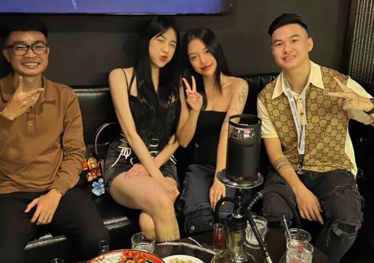 Vợ vạ miệng khiến hôn nhân ồn ào, chồng hot TikToker Huyền 2k4 bất ngờ chạm mặt tình cũ - Ảnh 3. Vợ vạ miệng khiến hôn nhân ồn ào, chồng hot TikToker Huyền 2k4 bất ngờ chạm mặt tình cũ - Ảnh 3.