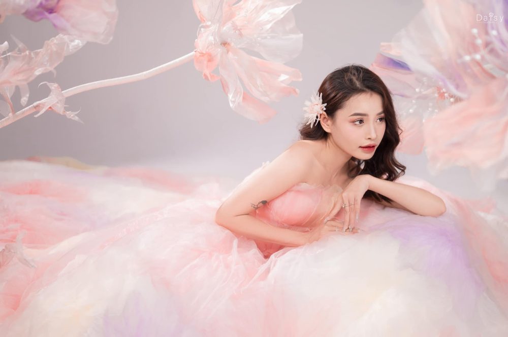 Hậu chia tay bạn trai tuyển thủ Liên Quân, nữ streamer ngày càng "bén", tự tin cân mọi phong cách - Ảnh 2.