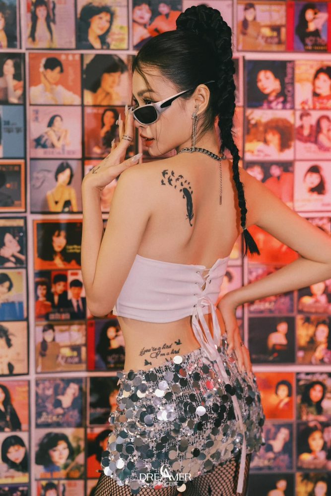 Hậu chia tay bạn trai tuyển thủ Liên Quân, nữ streamer ngày càng "bén", tự tin cân mọi phong cách - Ảnh 3.