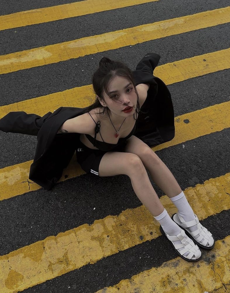 Hậu chia tay bạn trai tuyển thủ Liên Quân, nữ streamer ngày càng "bén", tự tin cân mọi phong cách - Ảnh 4.