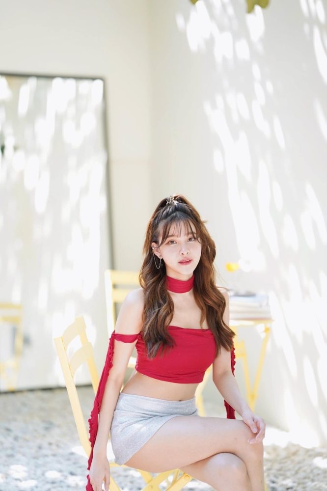 "Đánh chiếm" trái tim của nữ MC hàng đầu Liên Quân Thái, nam tuyển thủ gặp may hay bản lĩnh? - Ảnh 1.