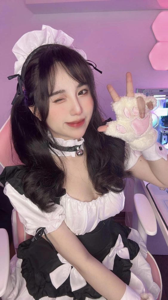 Thấy gái xinh khoe góc gaming "xịn xò", fan nam lập tức soi info, danh tính nữ chính không phải "dạng vừa" - Ảnh 6. Thấy gái xinh khoe góc gaming "xịn xò", fan nam lập tức soi info, danh tính nữ chính không phải "dạng vừa" - Ảnh 6.