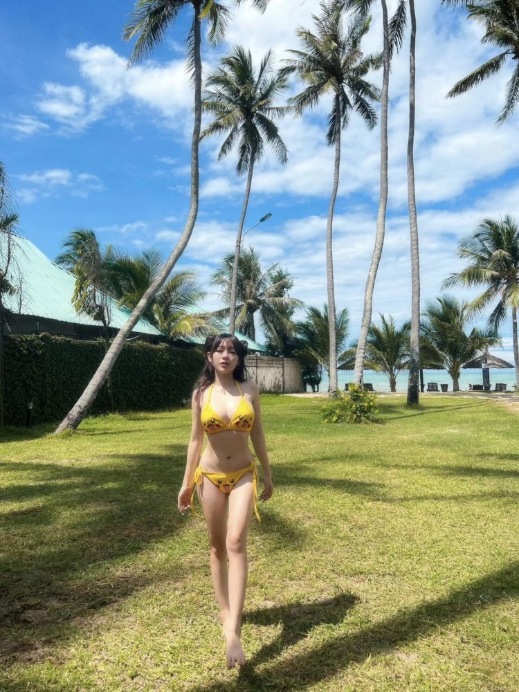 Nữ streamer đình đám một thời gây tranh cãi trên "đường đua" bikini - Ảnh 3. Nữ streamer đình đám một thời gây tranh cãi trên "đường đua" bikini - Ảnh 3.