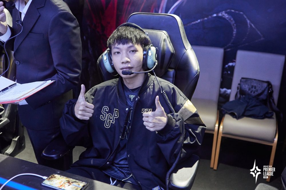 Đăng ảnh thân mật với fan nữ, tuyển thủ vừa kiếm cả tỷ tiền thưởng lập tức chấn chỉnh động thái, "nóc nhà" âm thầm khẳng định chủ quyền - Ảnh 1. Đăng ảnh thân mật với fan nữ, tuyển thủ vừa kiếm cả tỷ tiền thưởng lập tức chấn chỉnh động thái, "nóc nhà" âm thầm khẳng định chủ quyền - Ảnh 1.