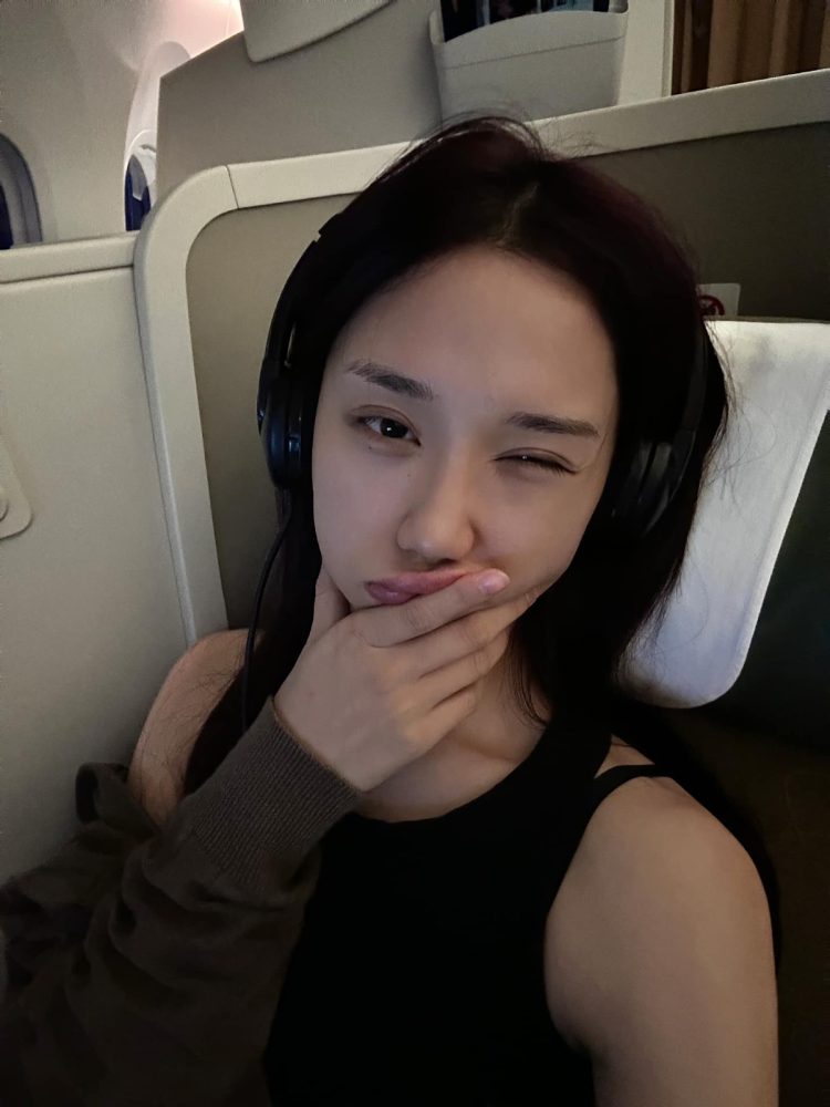 Blackpink sang Việt Nam, gái xinh làng game gặp sự cố không ngờ trên đường "đu idol" - Ảnh 4. Blackpink sang Việt Nam, gái xinh làng game gặp sự cố không ngờ trên đường "đu idol" - Ảnh 4.