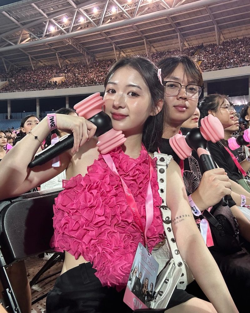 Hẹn hò chung với cặp đôi nhà "thần rừng" ADC, mỹ nữ giấu mặt khiến dân tình thắc mắc danh tính - Ảnh 1. Hẹn hò chung với cặp đôi nhà "thần rừng" ADC, mỹ nữ giấu mặt khiến dân tình thắc mắc danh tính - Ảnh 1.