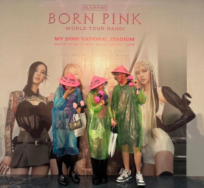 Hẹn hò chung với cặp đôi nhà "thần rừng" ADC, mỹ nữ giấu mặt khiến dân tình thắc mắc danh tính - Ảnh 2. Hẹn hò chung với cặp đôi nhà "thần rừng" ADC, mỹ nữ giấu mặt khiến dân tình thắc mắc danh tính - Ảnh 2.