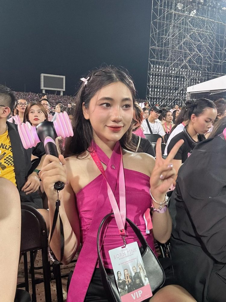 Hẹn hò chung với cặp đôi nhà "thần rừng" ADC, mỹ nữ giấu mặt khiến dân tình thắc mắc danh tính - Ảnh 5. Hẹn hò chung với cặp đôi nhà "thần rừng" ADC, mỹ nữ giấu mặt khiến dân tình thắc mắc danh tính - Ảnh 5.