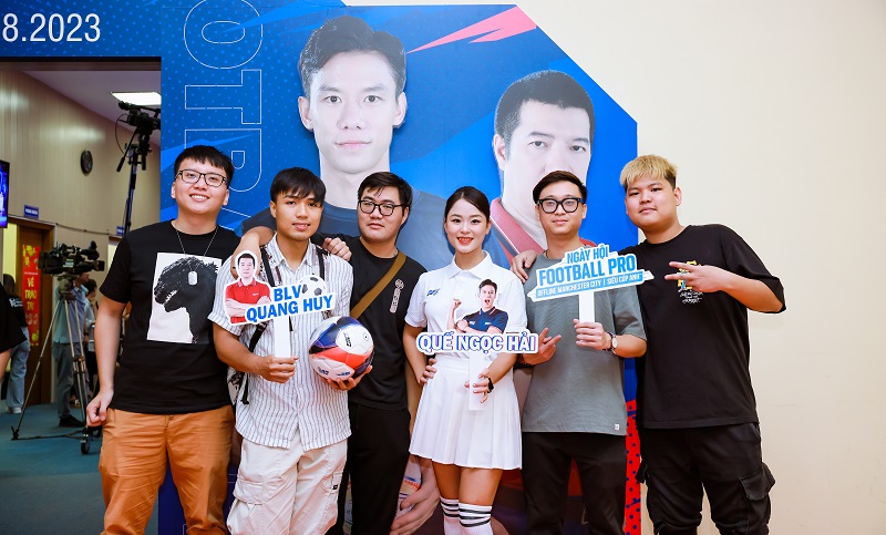 Quế Ngọc Hải trở thành đại sứ cho game bóng đá mới trên di động nhưng chơi được bằng tất cả các loại tay cầm - Ảnh 1. Quế Ngọc Hải trở thành đại sứ cho game bóng đá mới trên di động nhưng chơi được bằng tất cả các loại tay cầm - Ảnh 1.