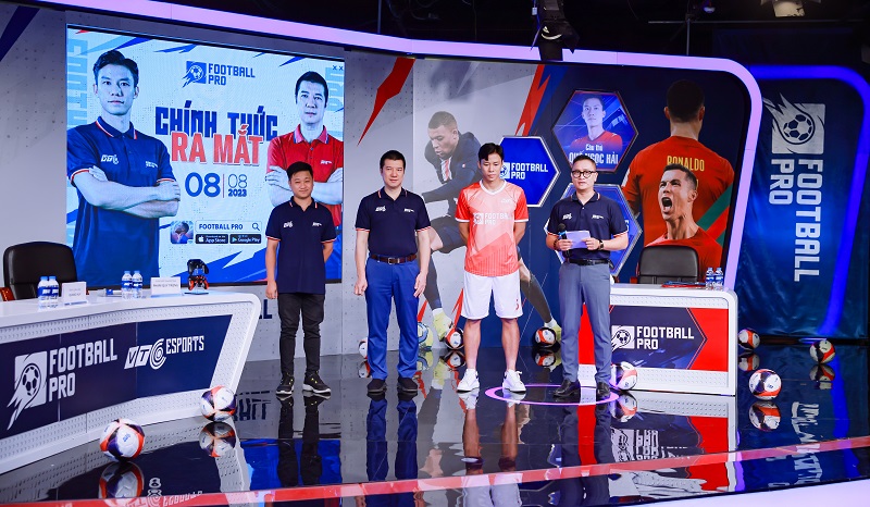 Quế Ngọc Hải trở thành đại sứ cho game bóng đá mới trên di động nhưng chơi được bằng tất cả các loại tay cầm - Ảnh 4. Quế Ngọc Hải trở thành đại sứ cho game bóng đá mới trên di động nhưng chơi được bằng tất cả các loại tay cầm - Ảnh 4.