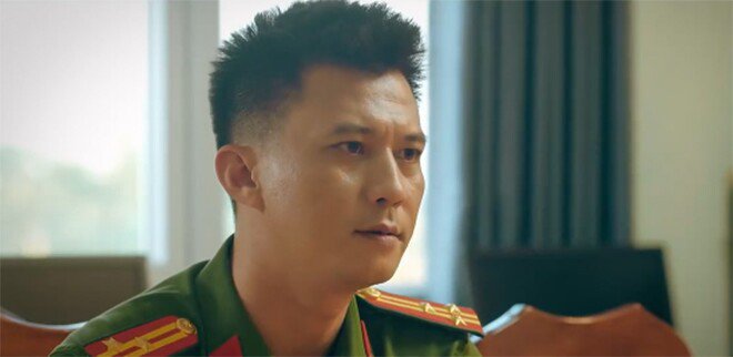 1732150664-tap-cuoi-doc-dao-doan-quoc-dam-nhan-cai-ket-bi-thuong-dan-mang-tranh-cai-nay-lua-4-11-20_15-51-33-0547-49-width660height322 Độc Đạo tập cuối: Doãn Quốc Đam nhận cái kết giống thời Quỳnh Búp Bê, khán giả tìm bằng chứng Hồng còn sống - 9