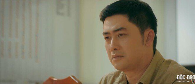 1732150664-tap-cuoi-doc-dao-doan-quoc-dam-nhan-cai-ket-bi-thuong-dan-mang-tranh-cai-nay-lua-4-11-20_15-52-49-0547-523-width660height286 Độc Đạo tập cuối: Doãn Quốc Đam nhận cái kết giống thời Quỳnh Búp Bê, khán giả tìm bằng chứng Hồng còn sống - 10