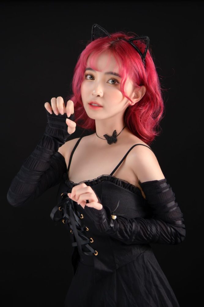 Lần đầu tập tành cosplay, nữ streamer nửa triệu người theo dõi thu về thành phẩm "rất gì và này nọ" - Ảnh 1. Lần đầu tập tành cosplay, nữ streamer nửa triệu người theo dõi thu về thành phẩm "rất gì và này nọ" - Ảnh 1.