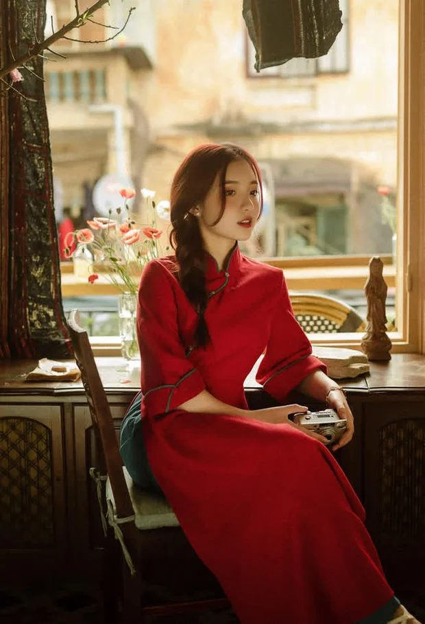 19-3 MC Phương Thảo cực xinh xắn, duyên dáng trong bộ áo dài rạng rỡ đón Tết 19 3