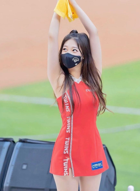 Đeo khẩu trang kín mít vẫn "gây sốt", diện mạo thật sự của hot girl khiến người xem thêm phần ngây ngất - Ảnh 1. Đeo khẩu trang kín mít vẫn "gây sốt", diện mạo thật sự của hot girl khiến người xem thêm phần ngây ngất - Ảnh 1.