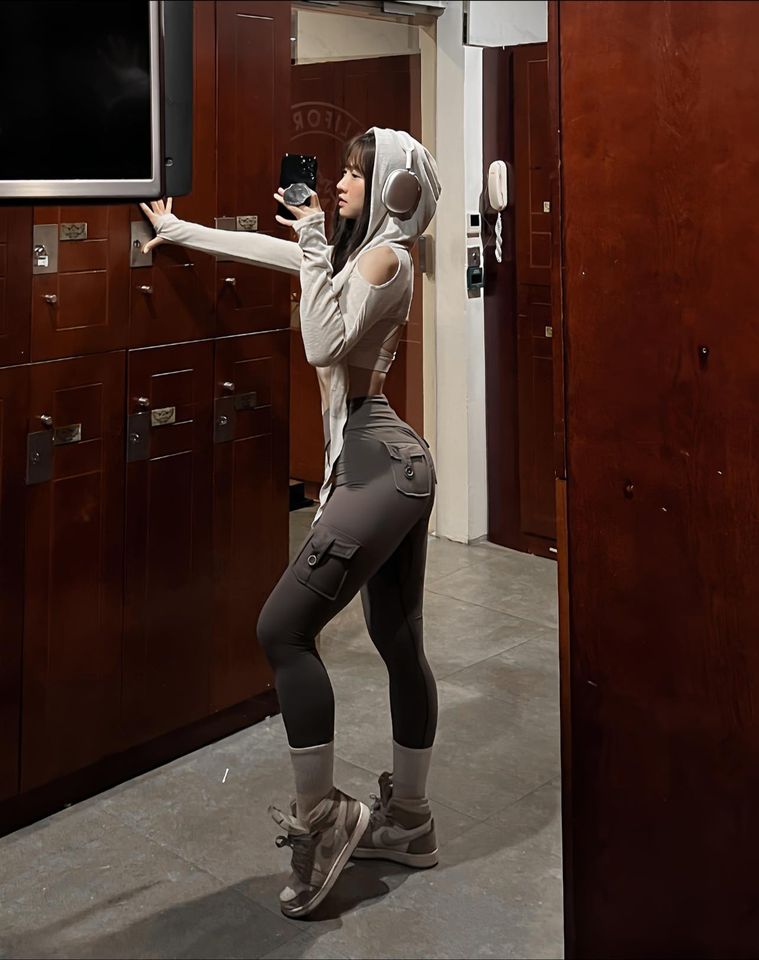 227-1 Hot girl Lê Bống khoe đường cong chữ S nóng bỏng khiến dân mạng "trầm trồ" 227 1