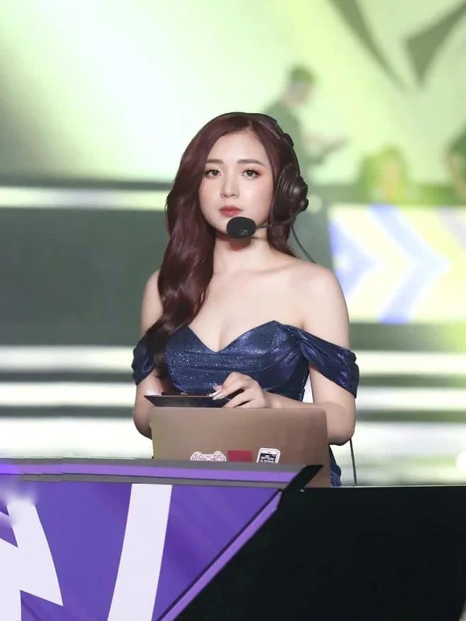 227-2 MC Phương Thảo diện đồ cực xinh nhận được "cơn mưa" khen ngợi từ dân mạng 227 2