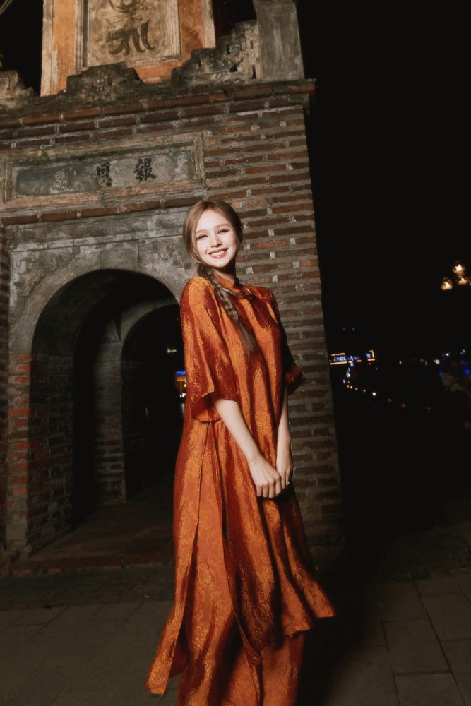 236 Xoài Non đăng ảnh cực xinh xắn, duyên dáng trong bộ áo dài truyền thống 236