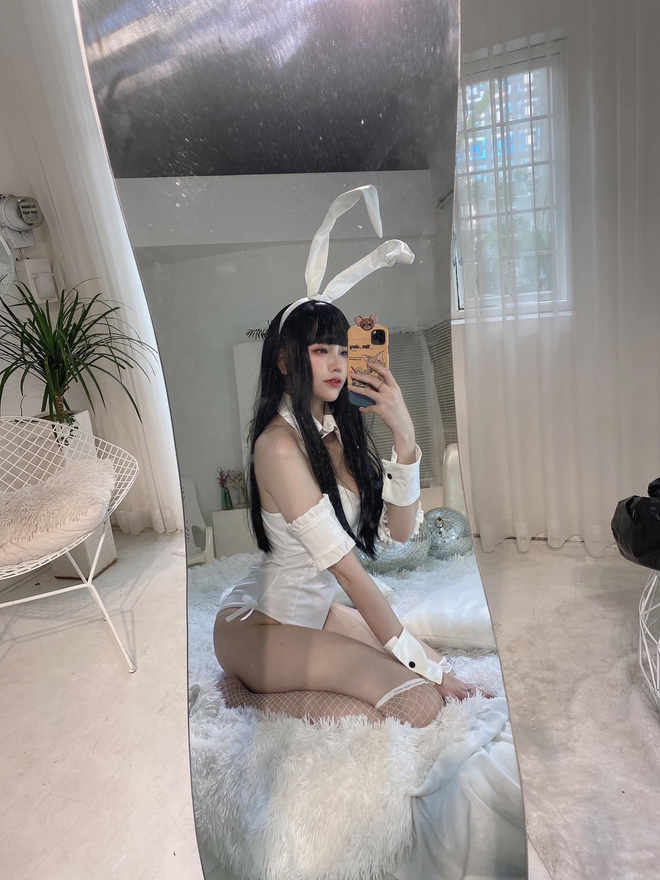 2406016821297148993867432120418217411305784n-16487902750391526685746 Vô tình trùng tên với Jinx, nữ game thủ gây xôn xao, được khen quyến rũ hơn cả nữ tướng bản "real" 2406016821297148993867432120418217411305784n 16487902750391526685746