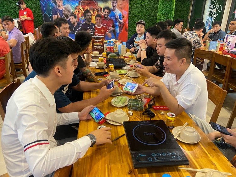 Offline UFC - Siêu Sao Bóng Đá: những ngọn lửa đam mê bùng cháy trong cơn mưa mùa hạ 2505 ufc sieu sao bong da 2022 3