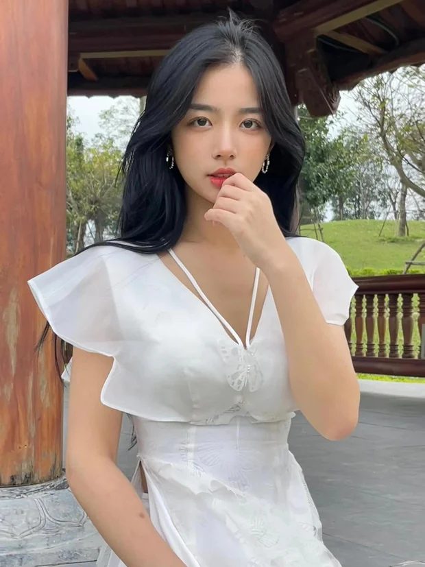 27-1 "Yena đời thực" với nhan sắc ngọt ngào khiến fan hâm mộ than: "Chúng tôi thả tim mỏi tay quá" 27 1