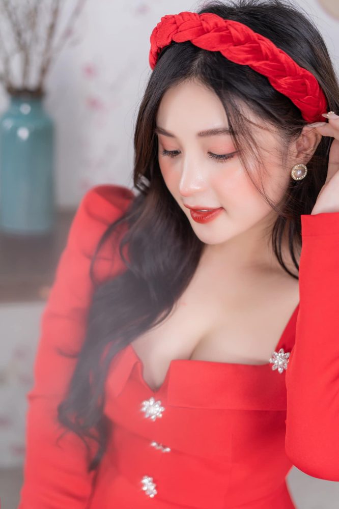 Danh tính cô gái siêu quyến rũ xuất hiện cạnh tuyển thủ Liên Quân trong cảnh quay bí mật? 2721616424910299290587251779138289512125031n 1679532582415571246140 1679541438867 16795414389601961219497