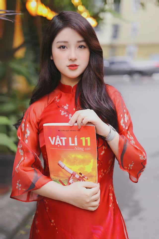 Nữ giáo viên Vật lý xinh như hot girl từ bỏ việc livestream ngay khi nổi tiếng, cuộc sống giờ ra sao? - Ảnh 1.