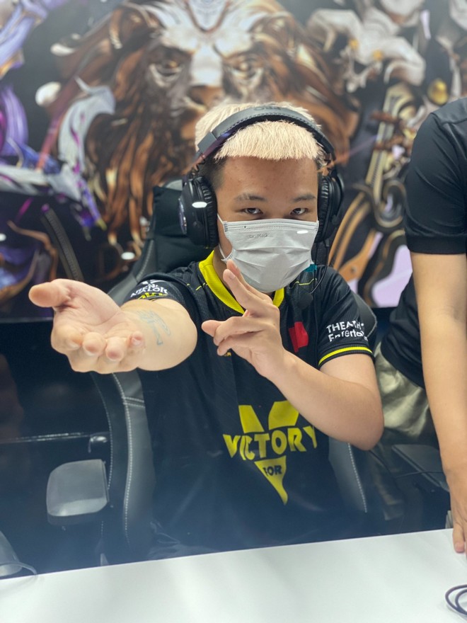 2746106103132499575395926873337685364610684n-16456167118441458216862 Phía sau những khoảnh khắc “ngầu đét" trên sóng, tuyển thủ V Gaming bị bạn gái “bóc phốt” không thương tiếc 2746106103132499575395926873337685364610684n 16456167118441458216862