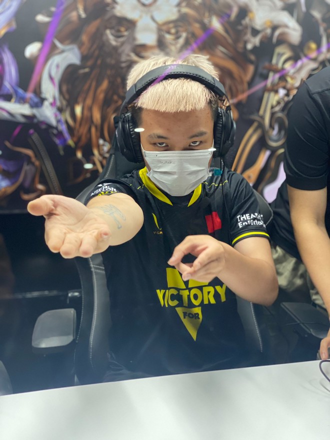 2746272393132499875395896007801420788830858n-1645616713157718955163 Phía sau những khoảnh khắc “ngầu đét" trên sóng, tuyển thủ V Gaming bị bạn gái “bóc phốt” không thương tiếc 2746272393132499875395896007801420788830858n 1645616713157718955163