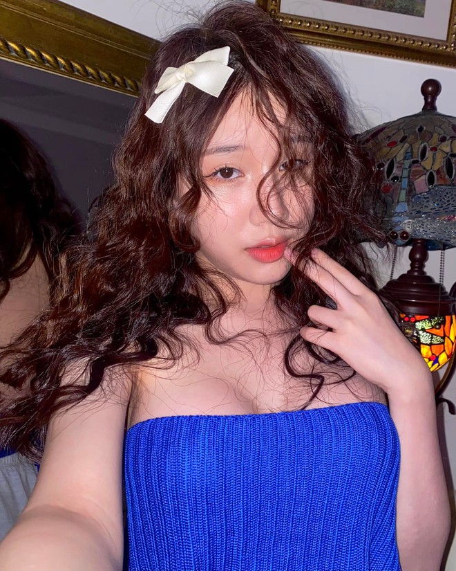 27472861111353259573025604684212738309843432n-1650594245570143565680 Nữ streamer sinh năm 2000 liên tiếp thăng hạng trên top tìm kiếm, “hot” chỉ sau Độ Mixi 27472861111353259573025604684212738309843432n 1650594245570143565680