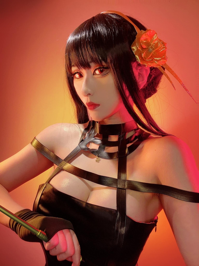 Nữ game thủ nhập vai “má mì” gợi cảm, fan trầm trồ không ngừng bởi hình tượng ăn đứt bản gốc - Ảnh 3.