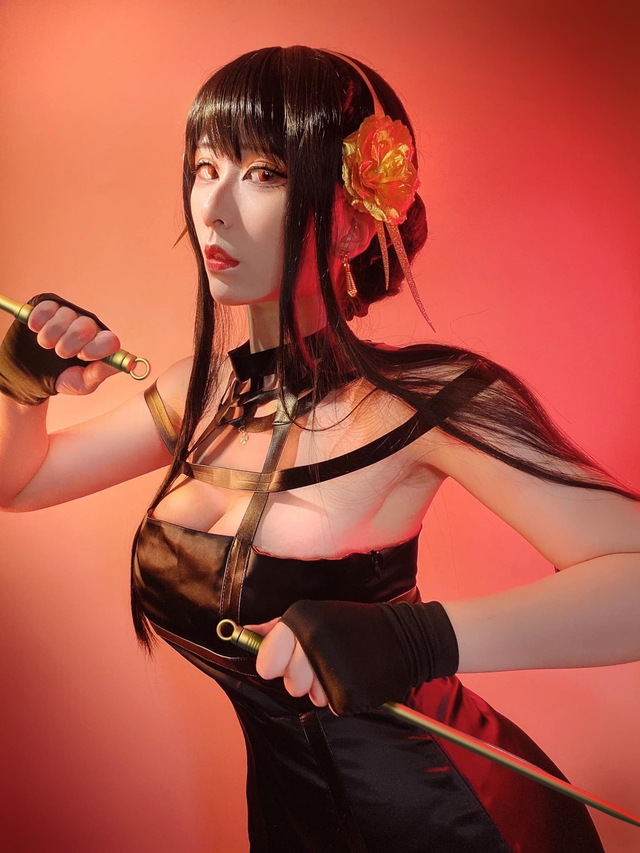 Nữ game thủ nhập vai “má mì” gợi cảm, fan trầm trồ không ngừng bởi hình tượng ăn đứt bản gốc - Ảnh 4.