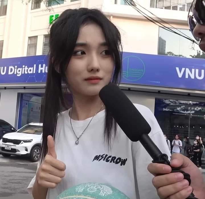 Bất ngờ xuất hiện trong thử thách đường phố, nữ sinh Ngoại ngữ gây chú ý với nhan sắc tiên tỷ - Ảnh 1.