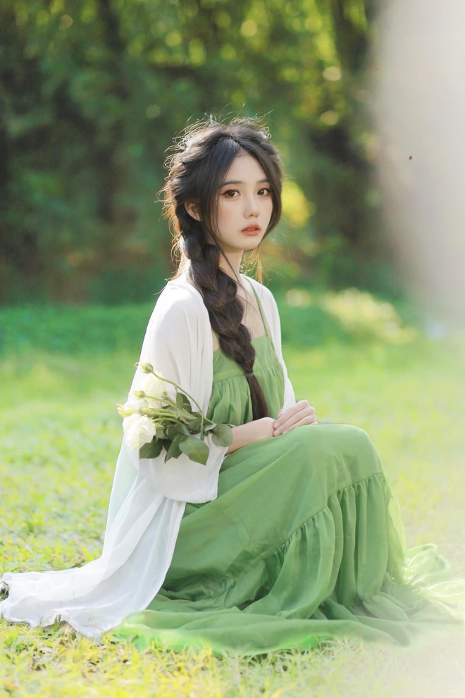 Bất ngờ xuất hiện trong thử thách đường phố, nữ sinh Ngoại ngữ gây chú ý với nhan sắc "tiên tỷ" 28585453113481394790573666557949277121029329n 16549138729031715884041