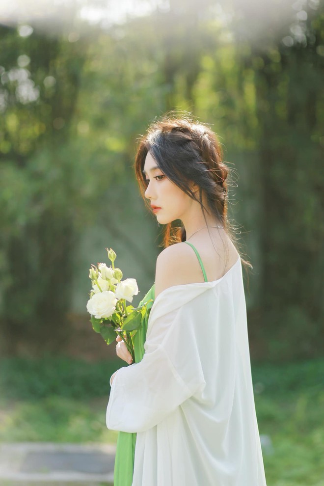 Bất ngờ xuất hiện trong thử thách đường phố, nữ sinh Ngoại ngữ gây chú ý với nhan sắc "tiên tỷ" 28715360013481392523907221947227254334863131n 1654913872853373212557