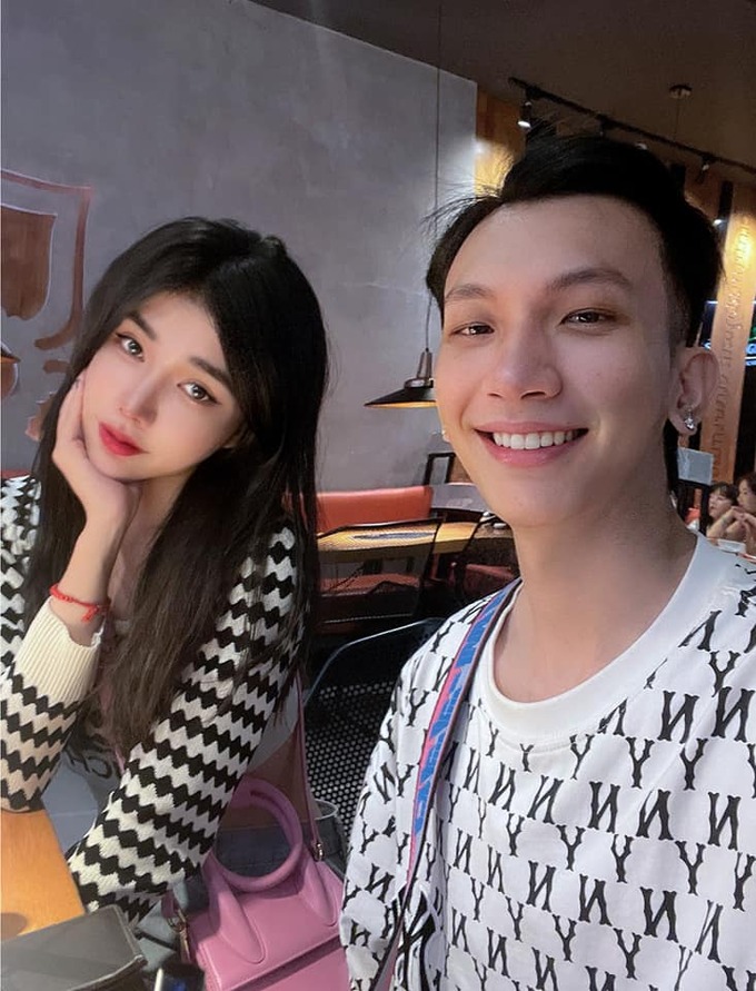 Chuyện tình tuyển thủ: Nàng WAGs gợi cảm nhất Liên Quân tuyên bố cực "gắt" nếu bạn trai bị "đụng chạm" - Ảnh 1. Chuyện tình tuyển thủ: Nàng WAGs gợi cảm nhất Liên Quân tuyên bố cực "gắt" nếu bạn trai bị "đụng chạm" - Ảnh 1.