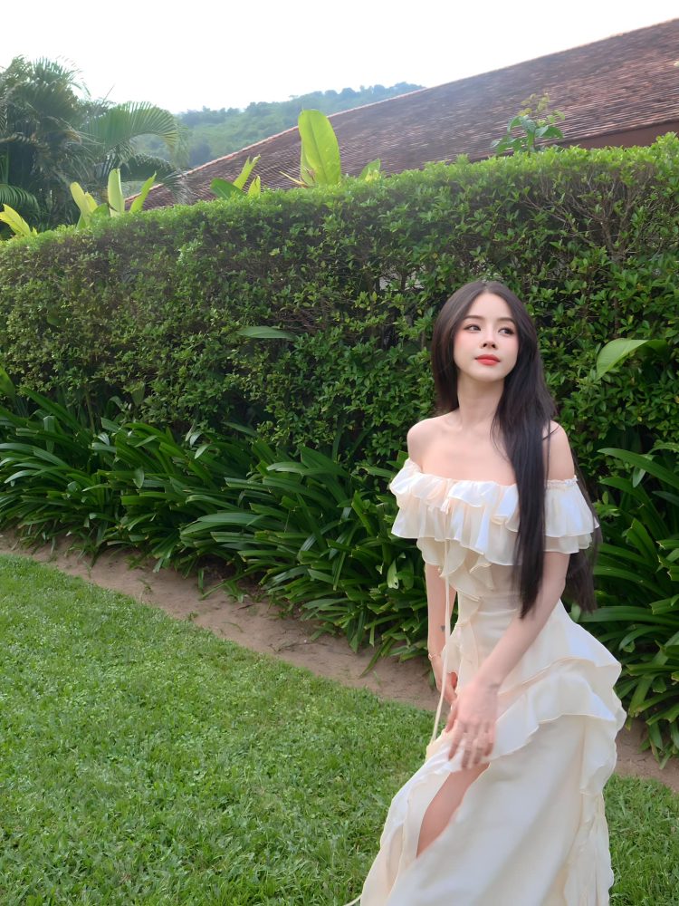 DJ Mie hoá nữ thần xinh đẹp khiến fan hâm mộ "rạo rực trong lòng" 2e