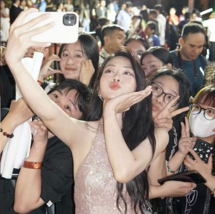 Lê Bống hoá nữ thần xinh đẹp nhận được "cơn mưa" lời khen từ fan hâm mộ 2w 1