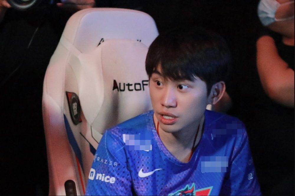 Cựu vương CKTG gặp họa vì Cựu vương CKTG gặp họa vì