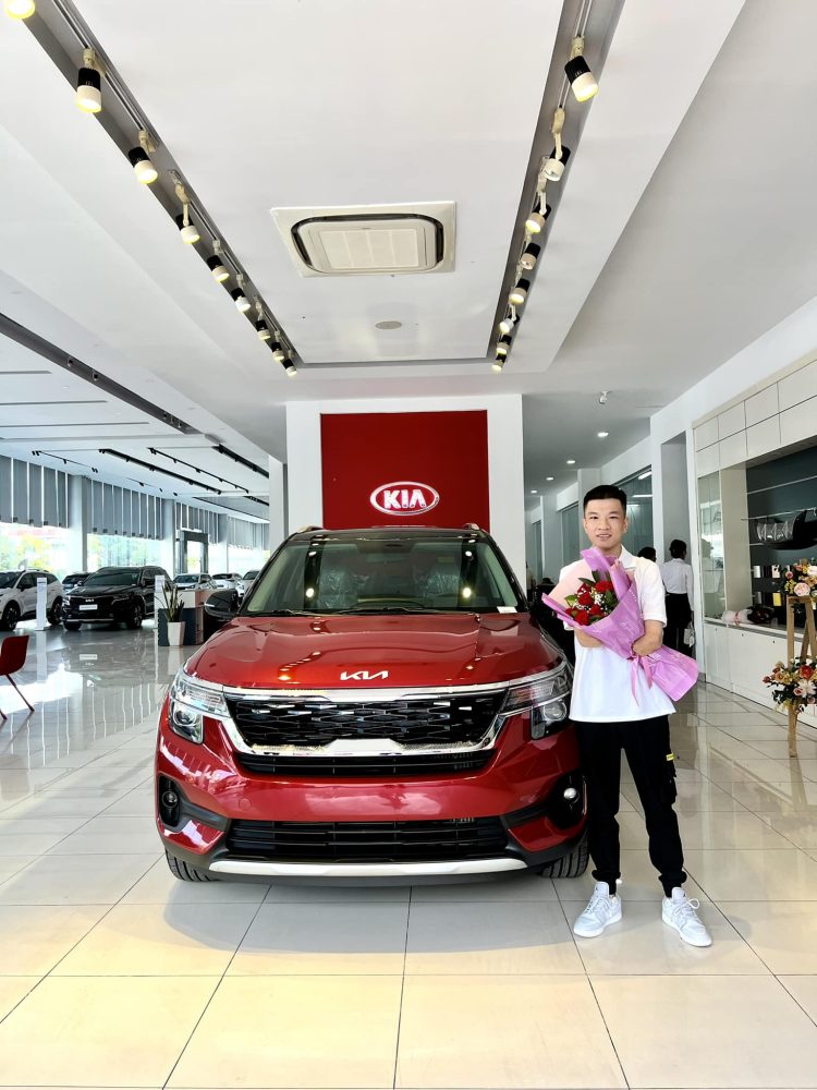 Streamer nổi tiếng chơi game bằng chân công khai bạn gái "xinh như mộng", fan nam ghen tị ra mặt! - Ảnh 2.