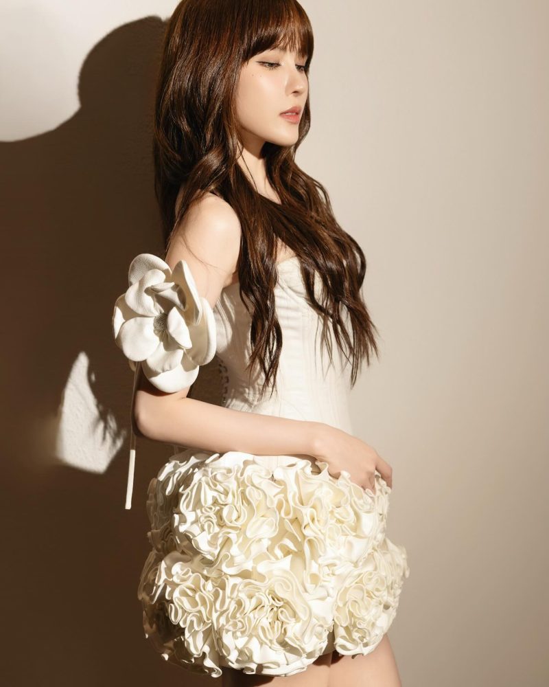 31 Thiều Bảo Trâm khoe chân dài váy ngắn sexy, trắng đẹp miên man 31