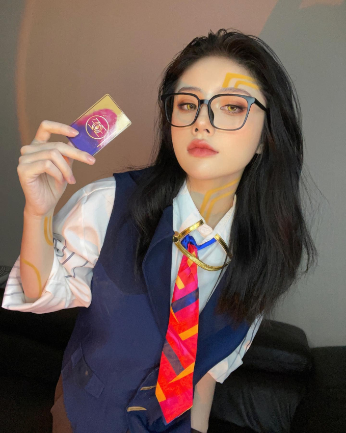 Tò mò ghé thăm trang cá nhân nữ coser xinh đẹp của tựa game nhà VNG, cộng đồng game "khóc thét" vì u mê không lối thoát - Ảnh 6.