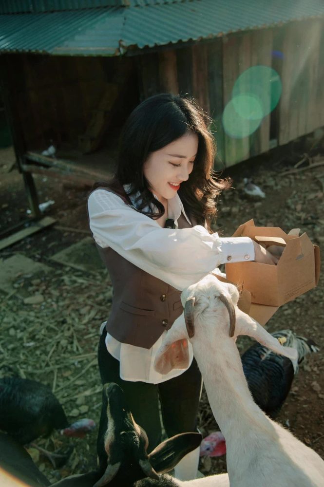 Nóng cùng MC Linh Nắng, diện áo Bồ Đào Nha, sẵn sàng cháy cùng ‘anh Bảy’ tại mùa World Cup năm nay - Ảnh 1.