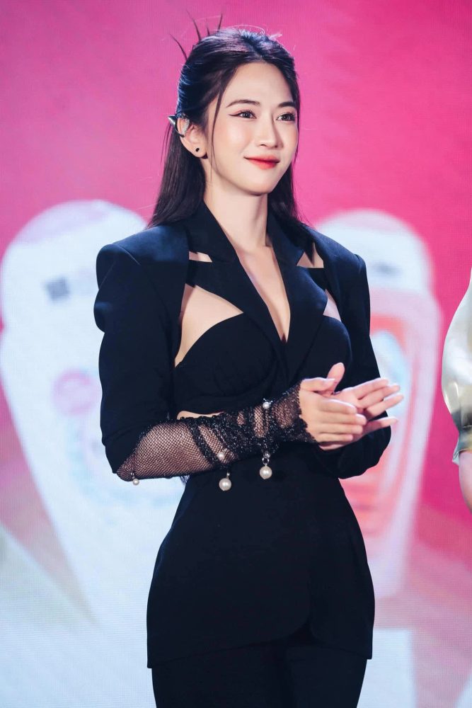 3170923326772593071165372220264097262149898n-1-16760033572021342387785-1676016769599-16760167697562022324416 Lấn sân môn nghệ thuật thứ 7, hot TikToker nóng bỏng: 'Mong mọi người không nhắc đến tên Lê Bống' 3170923326772593071165372220264097262149898n 1 16760033572021342387785 1676016769599 16760167697562022324416