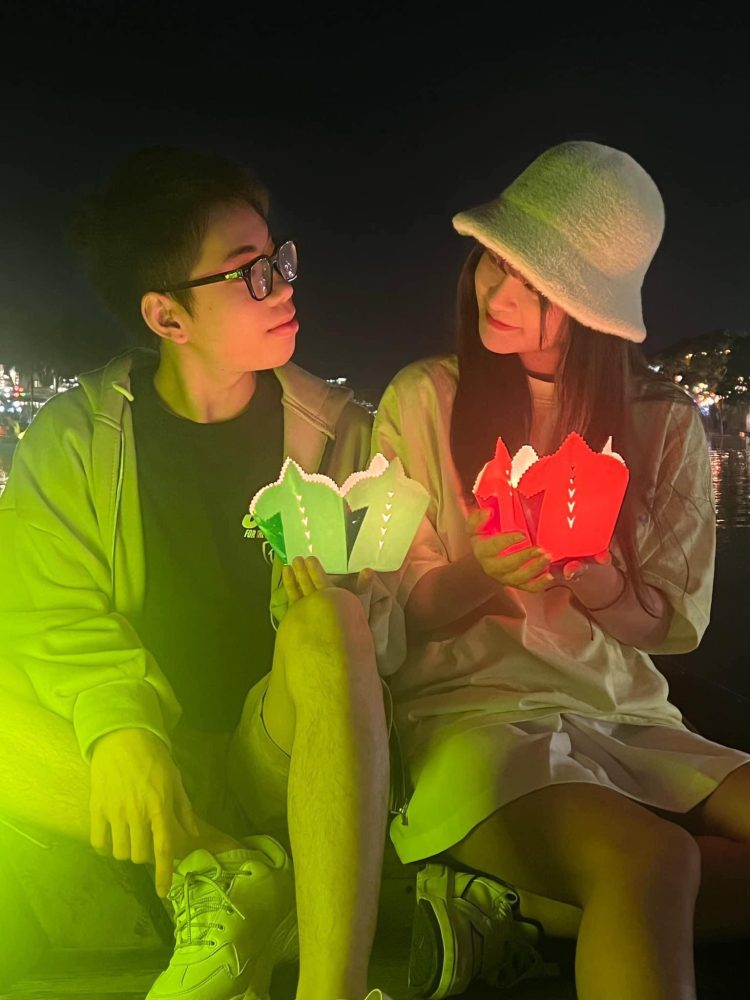 32196031913539250987695018973809697180940629n-16722282989382090050569-1672305420787-16723054208511795407277 Lyly Sury - Quang Hải khoe ảnh tình tứ trong kỳ nghỉ tại Đà Nẵng 32196031913539250987695018973809697180940629n 16722282989382090050569 1672305420787 16723054208511795407277