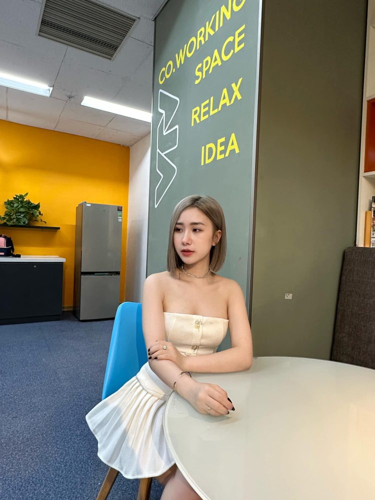 Diện mạo thay đổi so với thời điểm nổi tiếng, Tiểu Hý tích cực khoe ảnh 'cam thường' 3223880664492475340714104803581290160807418n 16737488937011373700309 1673839202471 1673839202541204188750