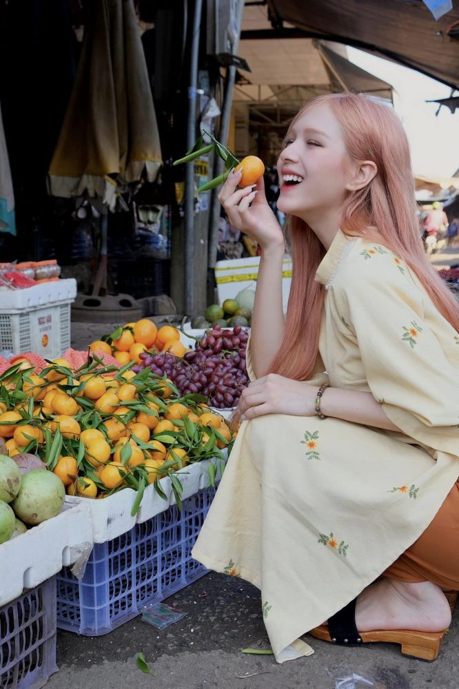 323636148482149777425864614655090836546811n-1674021781510525656750-1674059892680-16740598927831143878021 Xoài Non xinh đẹp rạng rỡ trong tà áo dài truyền thống, vui vẻ đón Tết ở quê ngoại 323636148482149777425864614655090836546811n 1674021781510525656750 1674059892680 16740598927831143878021