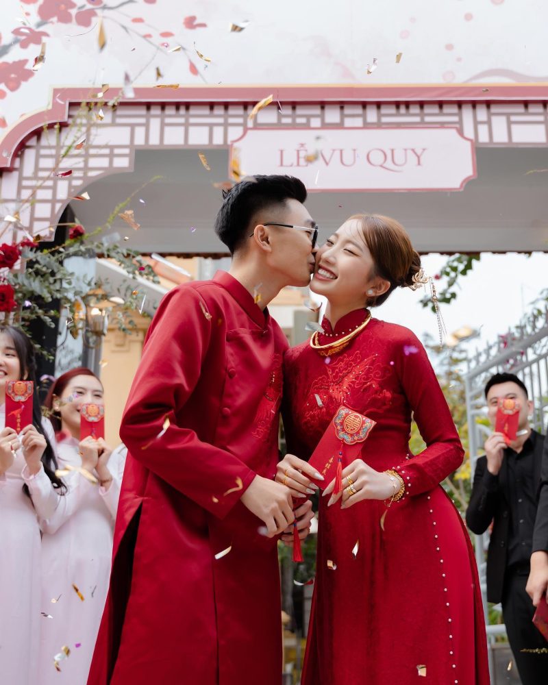 Huyền 2k4 chia sẻ những khoảnh khắc trong ngày trọng đại và lời nhắn cực tình cảm đến chồng Anh Duy 3257738715637176186834437355809251122833267n 16740240696661682483216 1674059678545 16740596787811224424149