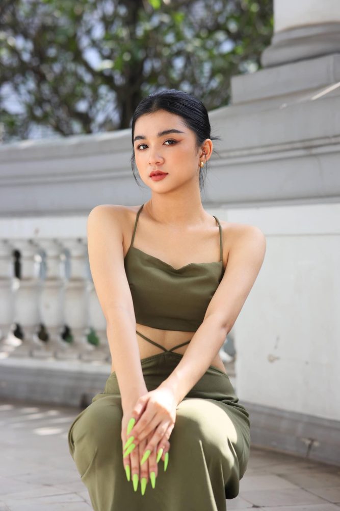 32673767612224802783484161696784095079994451n-16790998340811630721982-1679110812342-16791108124811423707814 Bốn năm sau khoảnh khắc bị chụp lén gây bão, hot girl 2002 'lột xác' khó nhận ra 32673767612224802783484161696784095079994451n 16790998340811630721982 1679110812342 16791108124811423707814